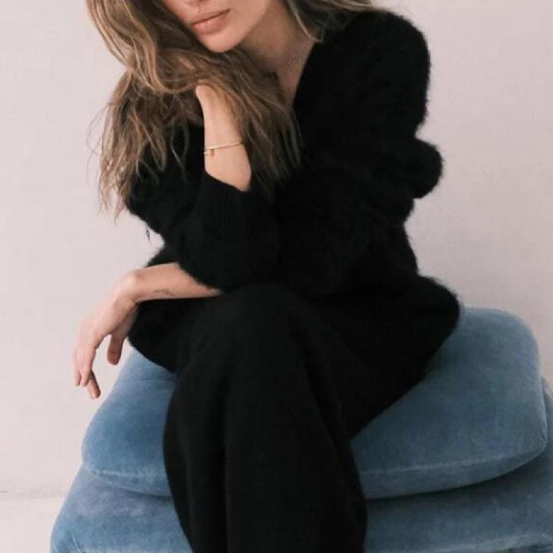 Женский осенне-зимний вязаный кардиган свитер свободного кроя однотонный с V-образным вырезом