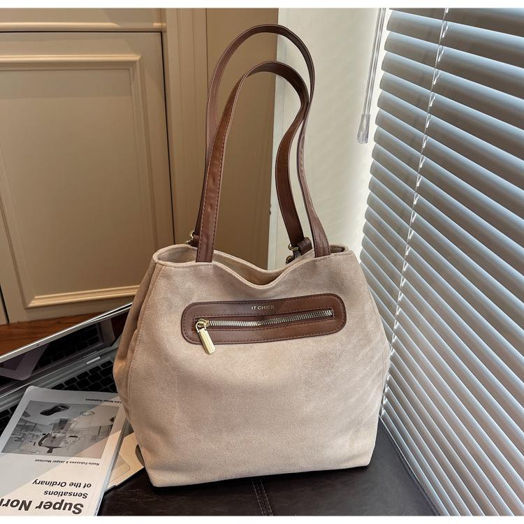 Ретро сумка большой вместимости женская 2025 новая трендовая модная плечевая сумка-тоут с дизайнерским чутьем, нишевый рюкзак для通勤