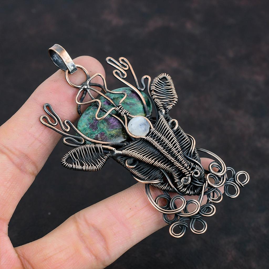 Подвеска из рубина и фуксита, украшения, обмотанные медной проволокой, подвеска с лунным камнем, подвеска с мордой оленя, подвеска ручной работы, медная подвеска с драгоценным камнем, подарки для него