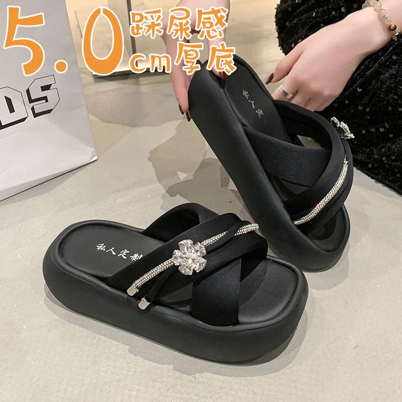 Fashion Slippers Casual Women's Shoes With Platform Slides Pantofle Luxury Soft 2025 Summer Fashion Leisure House Slippers Platform Summ
