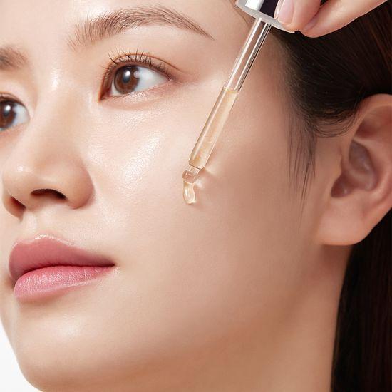 Iope Витамин С Эксперт 25% антиоксидант тонизирующая ампула 23 мл (+1 пилинг-пэд + 10 мл солнцезащитной ампулы)