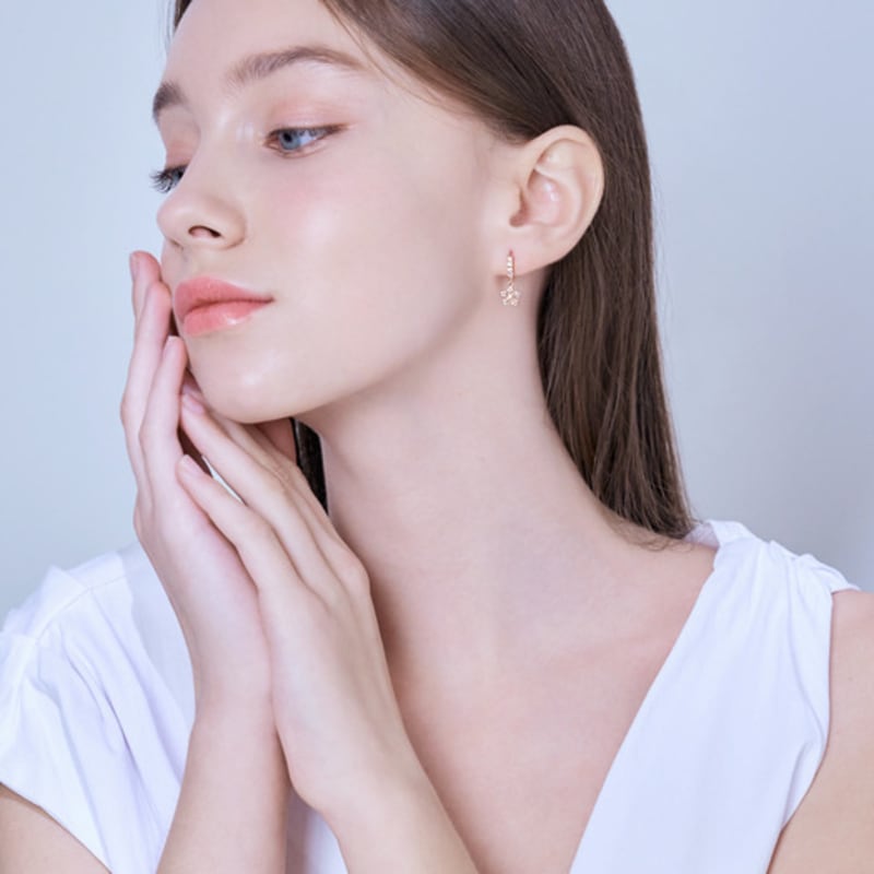 Ювелирные изделия ELLE Позолоченные серьги-пусеты с кубическим цирконием ELGPEE426