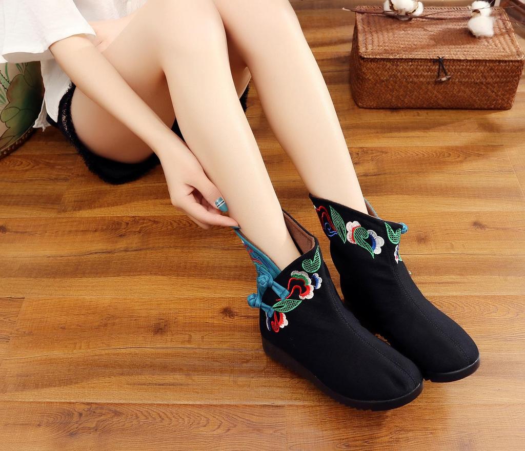 Women's Embroidered Short Boots - 2020 Autumn/Winter Hanfu Style, Low Heel, Ethnic Pattern, Old Beijing Cloth Shoes.