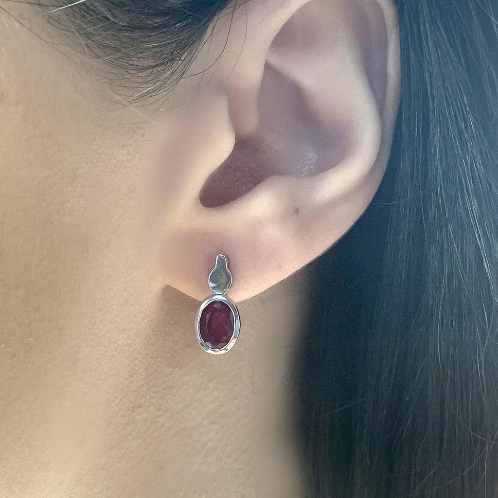 Серебряные серьги с натуральным рубином (1973011)