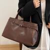 2025 зима новая корейская версия модная большая вместимость ручная модная повседневная сумка-тоут сумка через плечо ощущение большой сумки сумка под мышкой