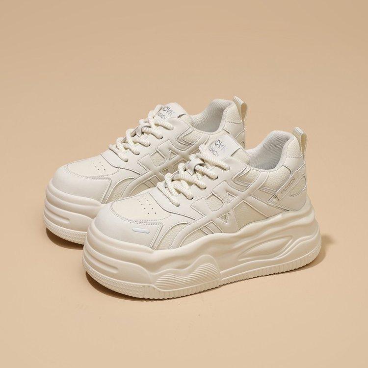 Кожаные белые туфли на толстой подошве женские с увеличением роста на 7 см 2025 осень-зима новая повседневная модная обувь на платформе мягкая подошва туфли-маффины