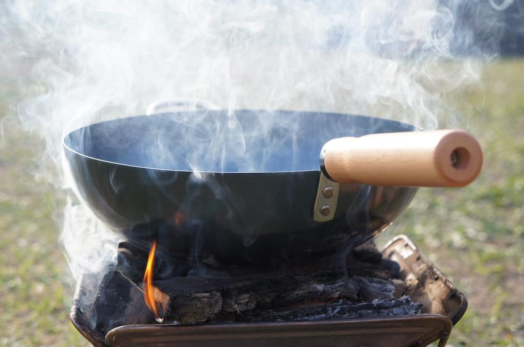 Сковорода из железа, которая растет по мере использования, коричневое дерево, изготовленное в IH, без приправ, для кемпинга, вок, 28 см, ручка, Япония, совместимая, легкая,