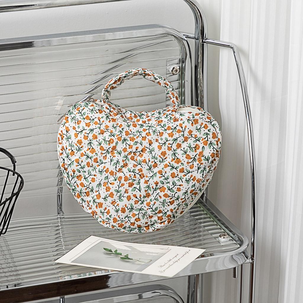 Floral Woman Travel Makeup Bag With Large Capacity And Quilted Design For Home Storage