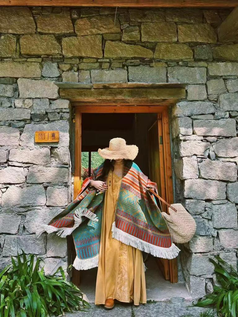 Вязаный шаль-пуловер с этническим узором - Женская теплая накидка для путешествий