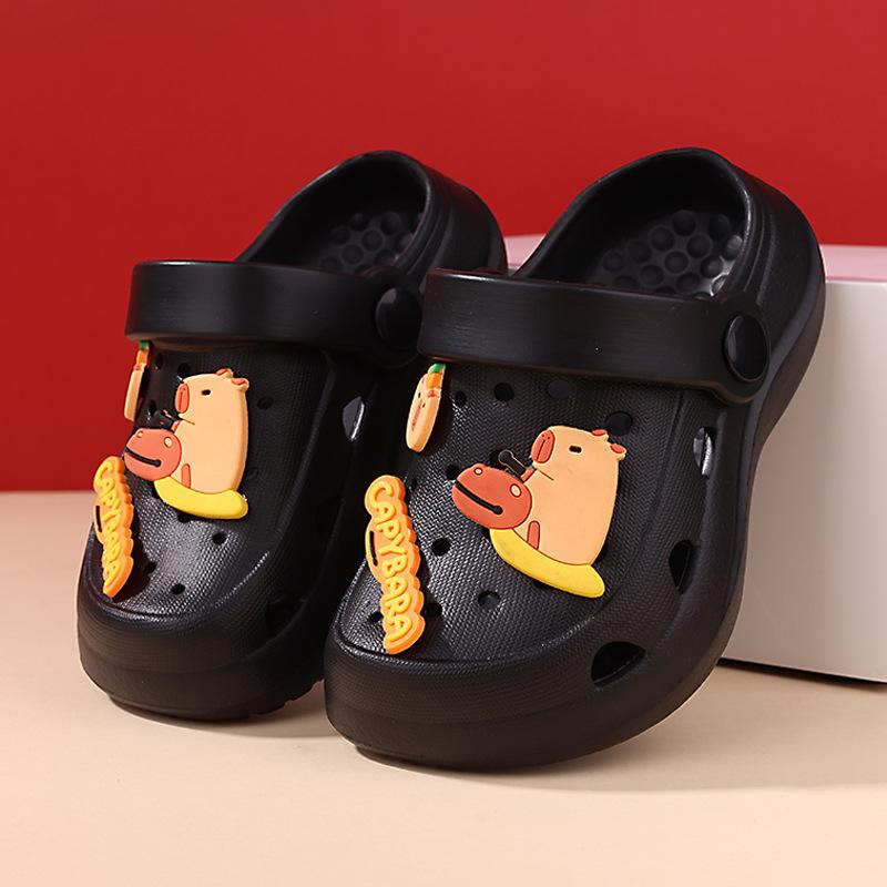 Детские дырчатые туфли мультяшные для девочек летняя носка нескользящие наступающие на говно EVA для мальчиков пляжные крутые шлепанцы на толстой подошве