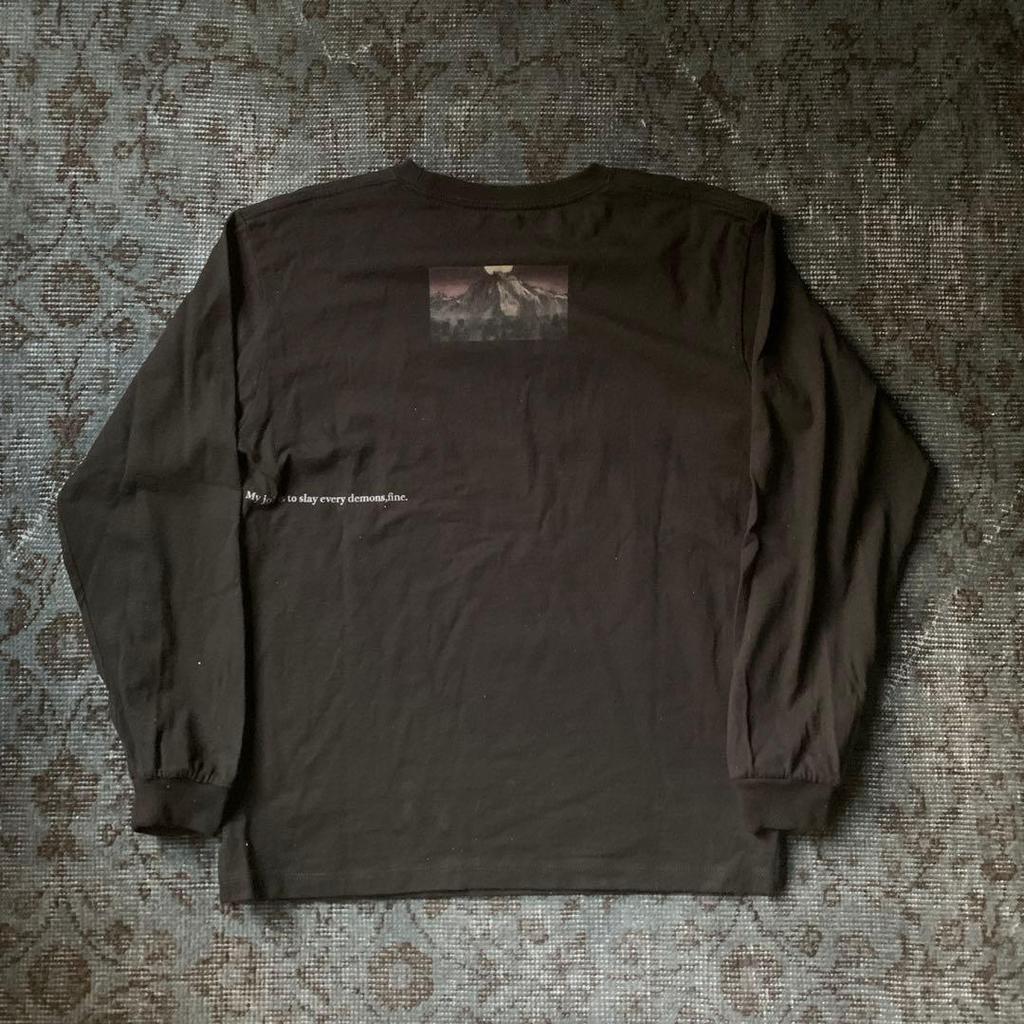 [ИСПОЛЬЗОВАН] Убийца демонов: Kimetsu no Yaiba Гию Томиока Аниме Футболка с длинным рукавом, Коллекционное издание, Черный, Винтаж