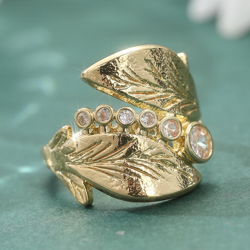 Dazzling Inlaid White CZ Women's Ring Trendy Gold Color Geometry Daily Wear Party Jewelry Anniversary Gift