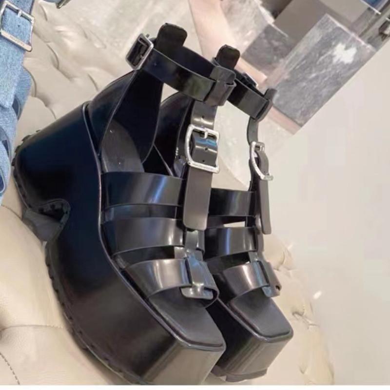 Босоножки из денима с пряжками на танкетке, на платформе и высоком каблуке, летние босоножки в римском стиле, с Т-образным ремешком, обхватывающим щиколотку, туфли на каблуке с перекрестным плетением, дизайнерские туфли на каблуках