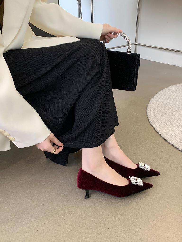 Модные туфли-лодочки с острым носком для женщин, неглубокие, без застежек, атласные, серые, черные, красные, со стразами и пряжкой из кристаллов, 2024 г. Новые поступления, туфли для женщин, 35-39