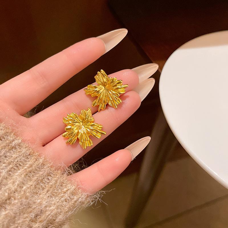 Серьги-пусеты из серебра 925 пробы, маленькие, свежие, универсальные, в виде цветков, женские, легкая роскошь, нишевые, премиальные, с жемчугом