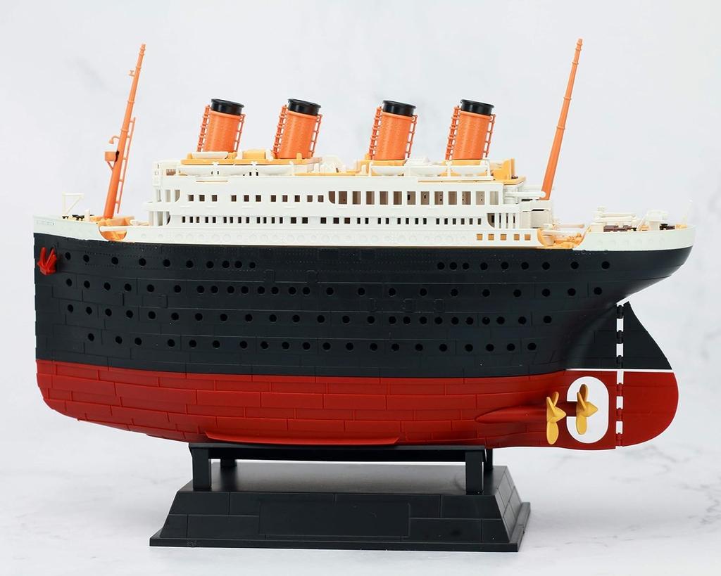 Suyata Титаник с диорамой портового транспортного средства Пластиковая модель & SYTSL-002