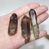 Сырой кристалл дымчатого кварца с природными линиями и трещинами для исцеления и духовной практики