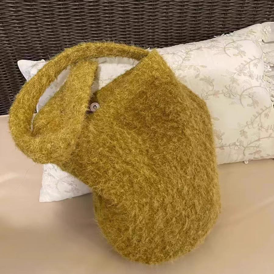 Autumn and Winter Soft Waxy Yellow Fruit Tree Bucket Bag Women's 2025 New Plush Commuter Bag Fashionable Woolen Shoulder Messenger Bag