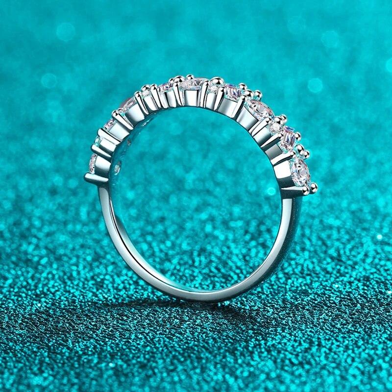 Всего 0,9 карата изумрудное/муассанитовое кольцо круглой огранки для женщин, сверкающее свадебное полукольцо из стерлингового серебра 925 пробы, ювелирные изделия