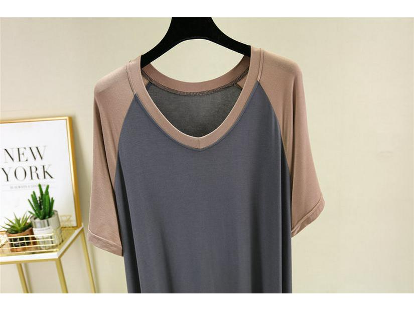 Летнее платье свободного кроя из модала с V-образным вырезом, короткими рукавами и разрезами по бокам