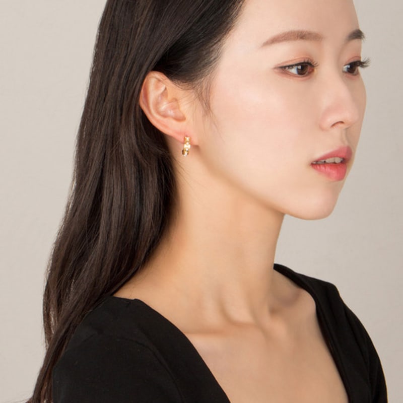 AUGUST ALICE 14K Half-Ring Pearl Earrings