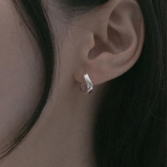 Серьги-пусеты из серебра 925 пробы в форме волны (2color)
