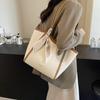Сумки Женские Сумки-тоут Большая Вместимость Зима 2025 Новые Повседневные Универсальные Сумки на Плечо Сумки для Колледжа Сумки для Поездок на Работу