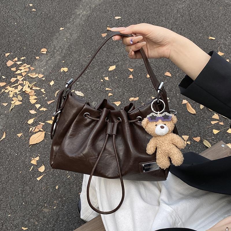 Ретро сумка женская 2025 новая осень и зима универсальная на плечо сумка-мессенджер популярна в этом году, портативная сумка-ведро