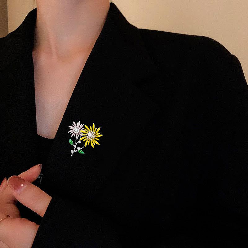 1 шт. Блестящая двухголовая брошь в виде подсолнуха для женственных нейтральных растительных булавок, доступных для повседневных аксессуаров для вечеринок, подарков