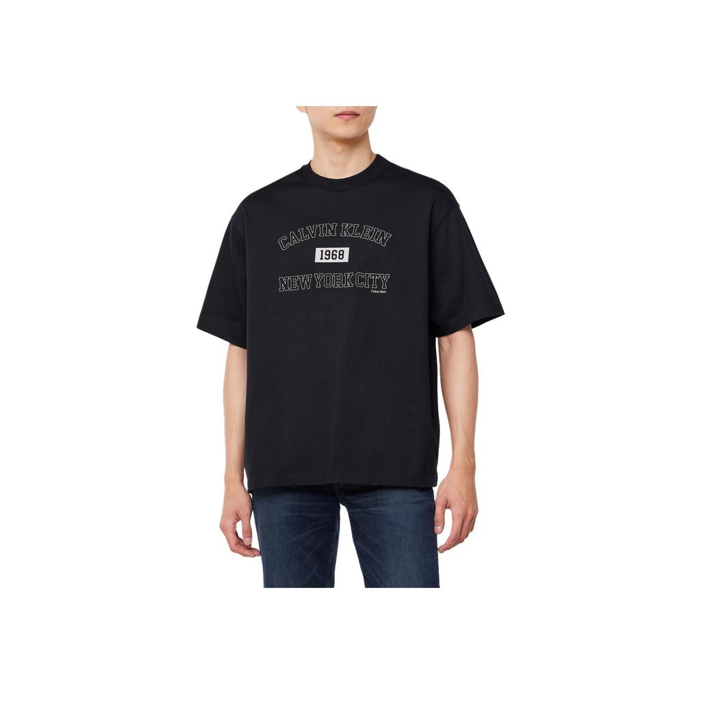 Calvin Klein Футболка мужская с круглым вырезом свободного кроя с буквенно-цифровым принтом, черная 4RB846G-UB1