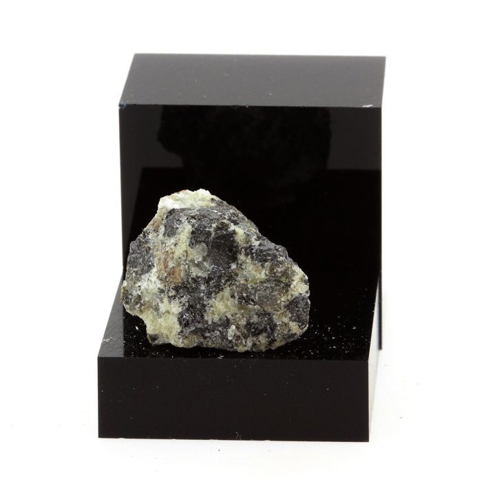 Latrappite 36.1 carats