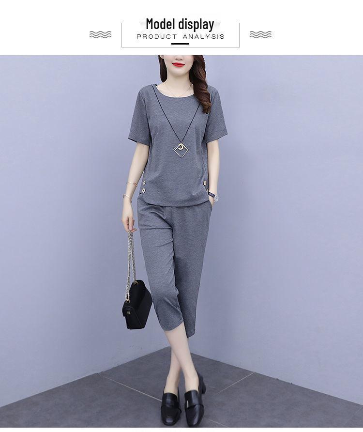 Модный женский летний костюм-двойка больших размеров: Футболка с коротким рукавом и укороченные брюки