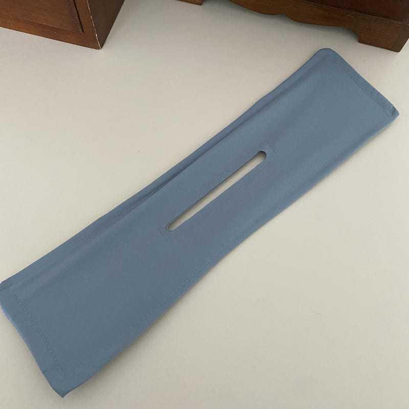 Заколка-повязка для создания пучка с узором в горошек