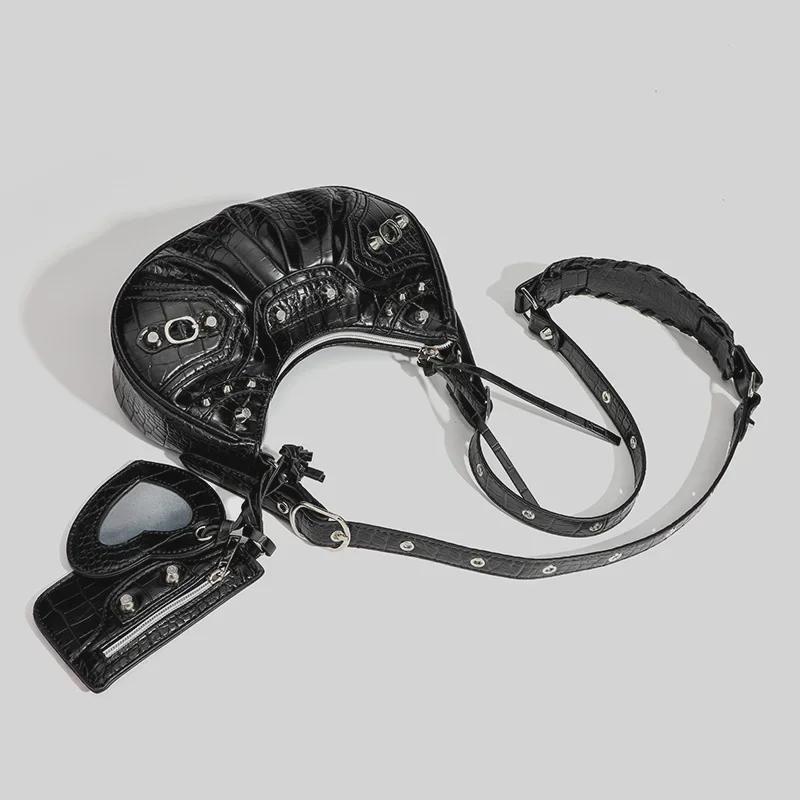 Женская плиссированная сумка для мотоцикла в форме полумесяца 2023 года с заклепками и кисточками