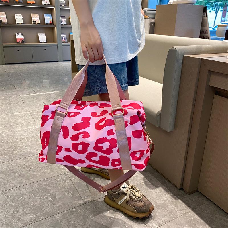 Легкая дорожная сумка-даффл большой вместимости с коровьим принтом для коротких деловых поездок и посещения спортзала