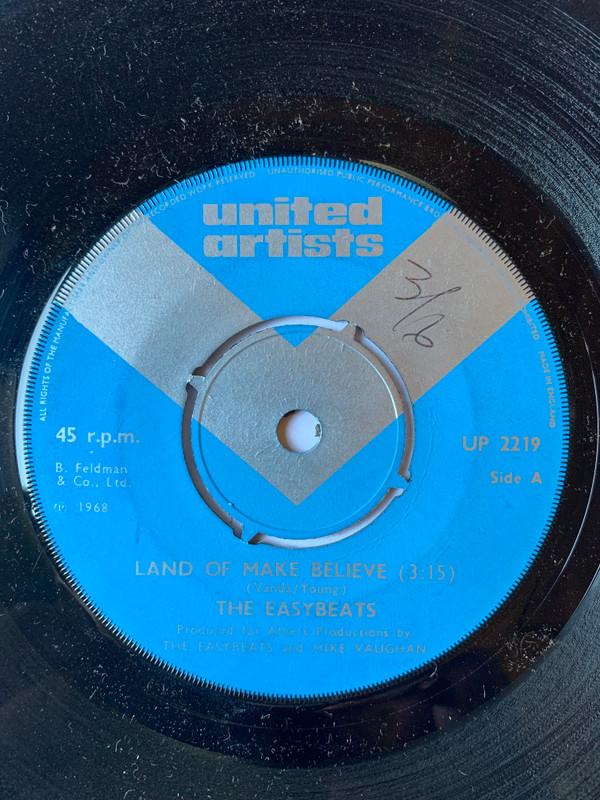 7inch Record EASYBEATS - Land Of Make Believe / We All Live UP2219 United Artists 1968 UK Rock Used