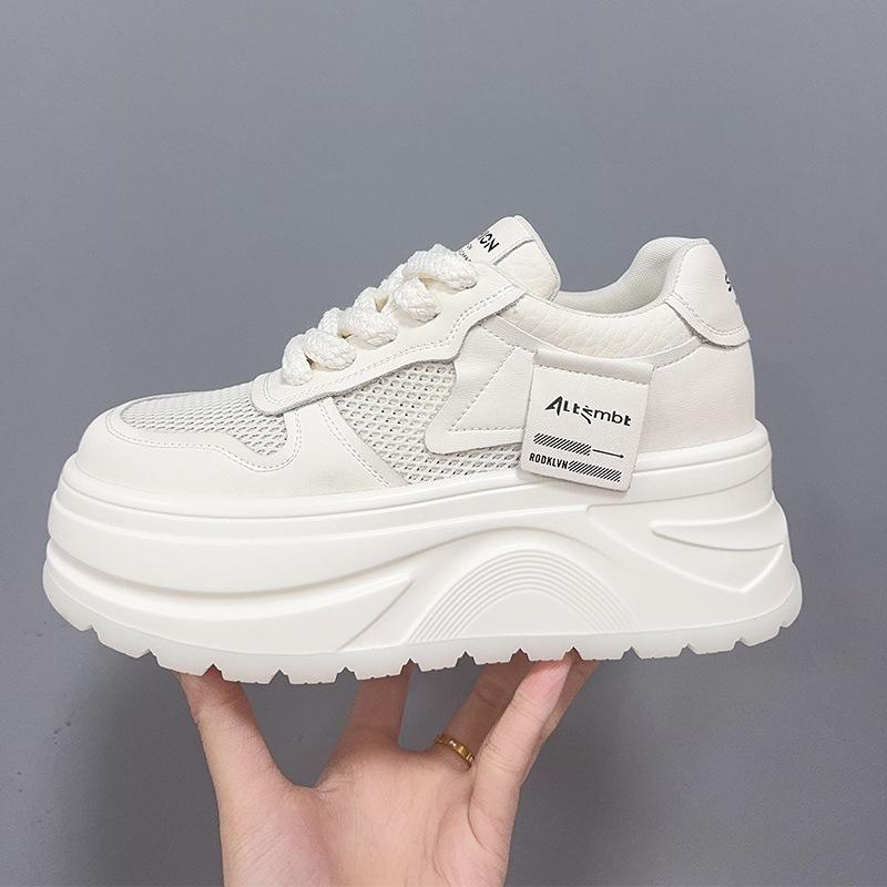 2025 весна маленькие белые туфли женские толстая подошва увеличивающие рост маленький размер увеличивающие рост спортивные женские туфли повседневные туфли на платформе маффин