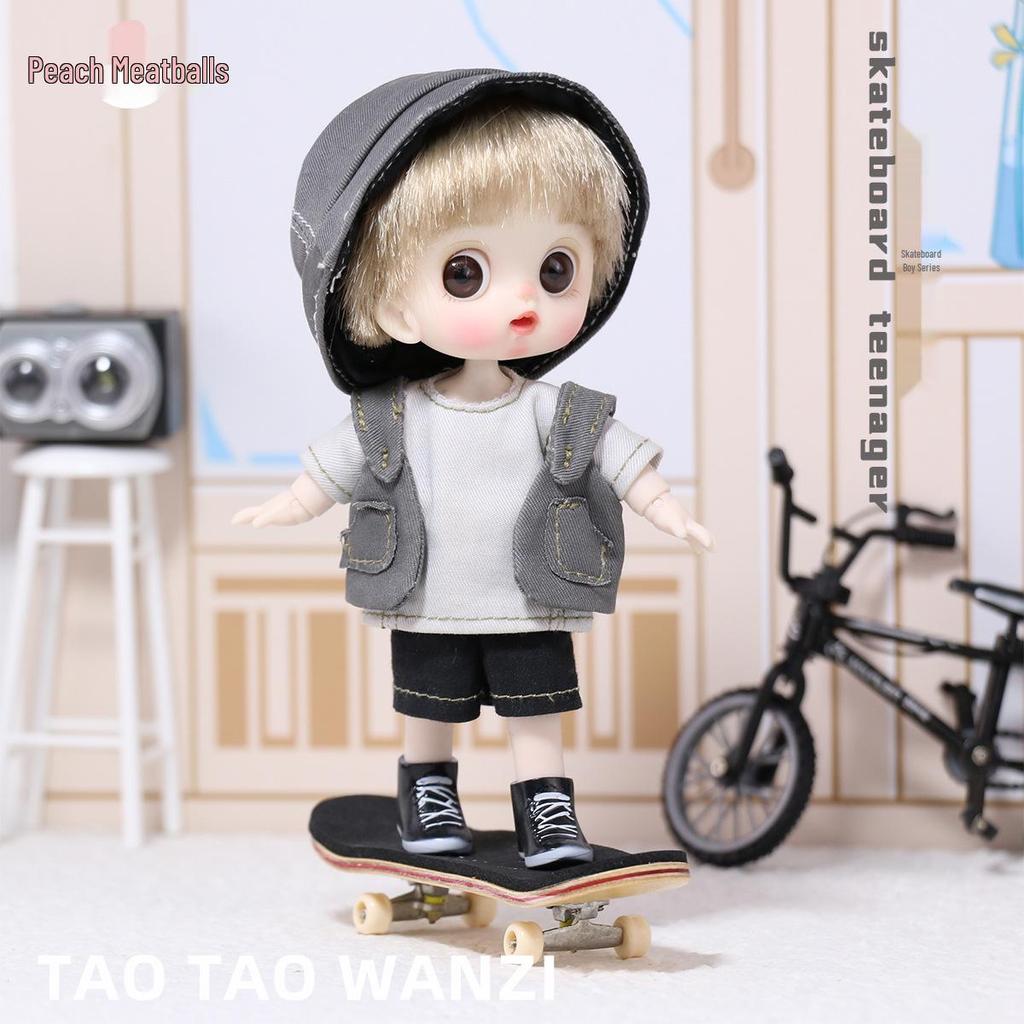 Peach Maruko 4.5" BJD Skateboard Boy Doll with Changeable Clothes - Birthday Gift Figurine