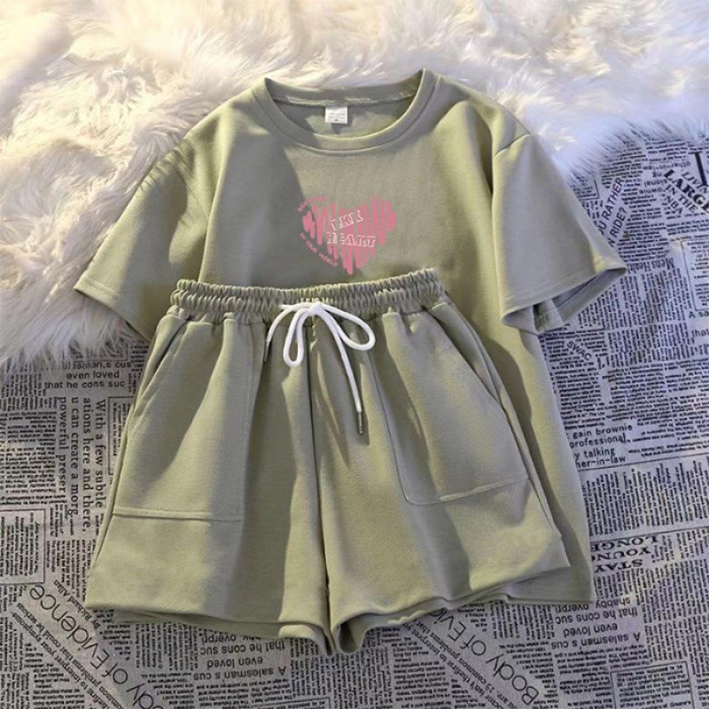 Женский модный летний спортивный костюм из двух частей - футболка с коротким рукавом свободного кроя и шорты для повседневной носки