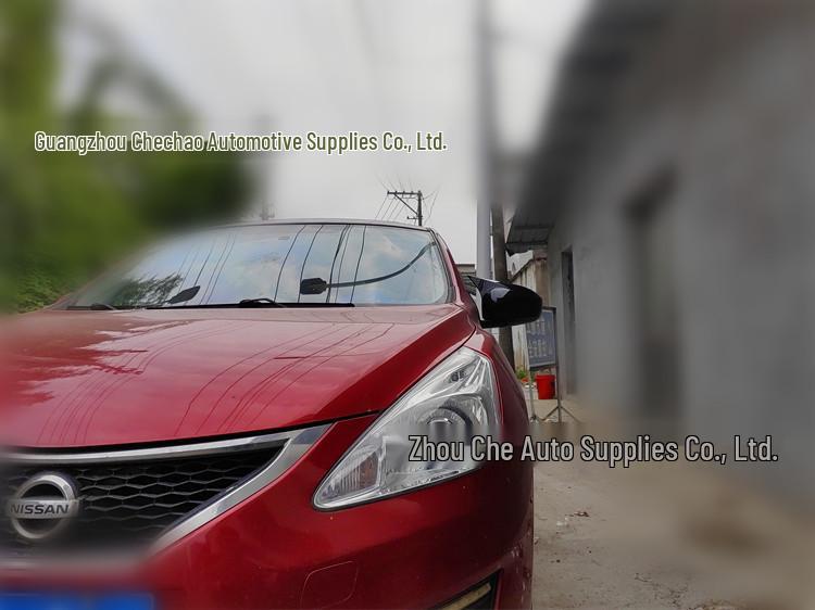 Накладка на зеркало заднего вида из углеродного волокна для Nissan Tiida 11-15