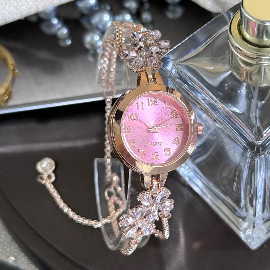 Women's Fashion Pull-Out Bracelet Watch with Diamond-Encrusted Flower Design
