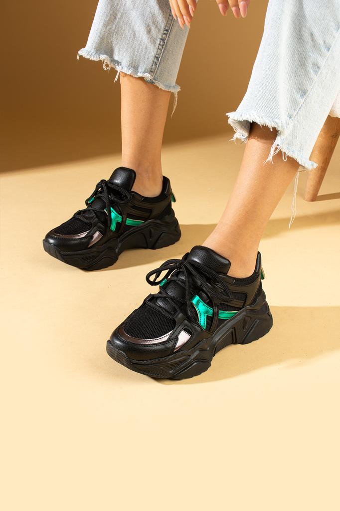 Женские кроссовки на шнуровке с удобной подошвой 36-141-24