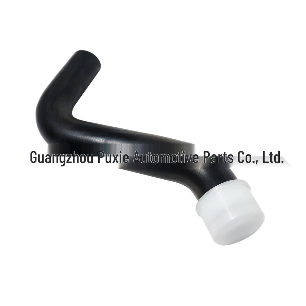 Черный патрубок радиатора для Mercedes Sprinter (Деталь №9065012982)