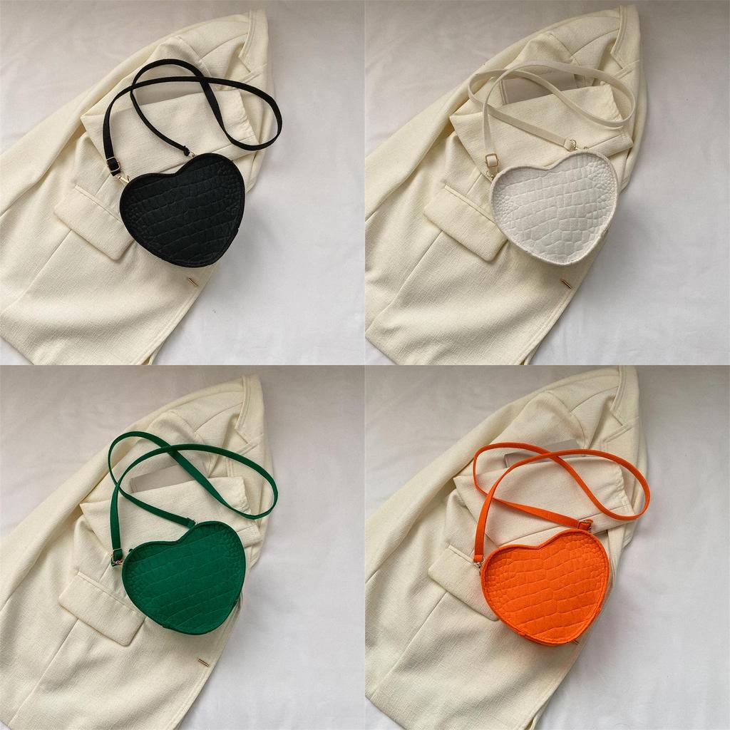 Trendy Minimalist Single Shoulder Bag For Women 2023 Summer New Heart Bag Street Fashion Medium Felt Bag