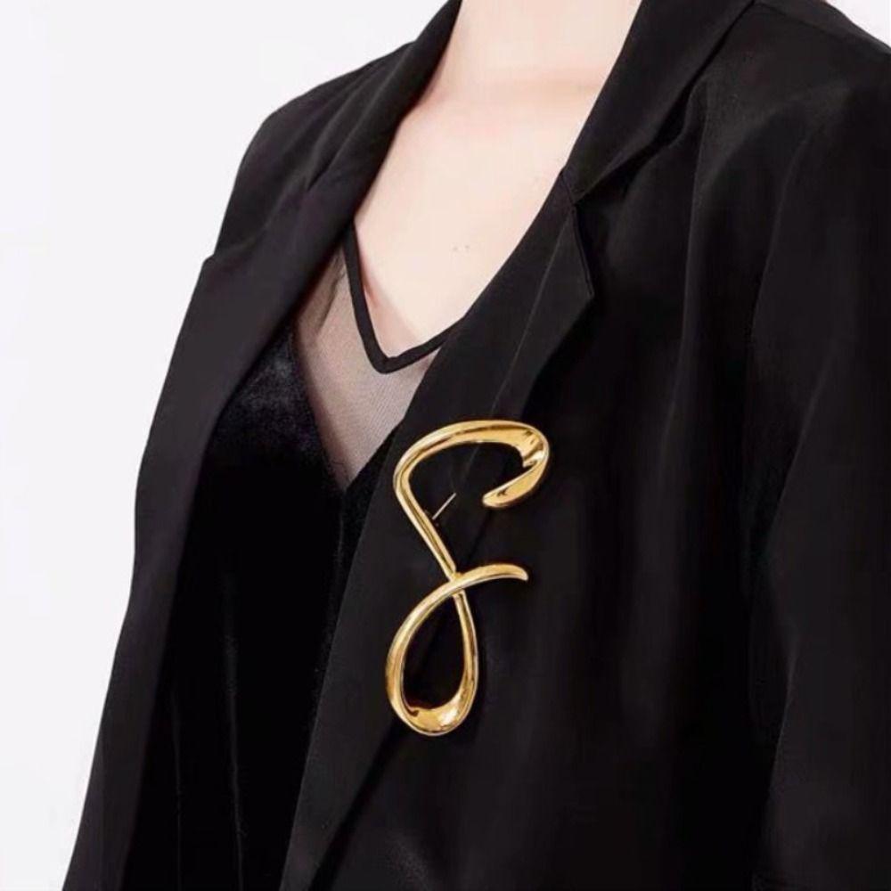 Zinc Zinc Alloy Lucky Number Brooch Gold Irregular Metallic Brooches Simple 8-shaped Pin  Men