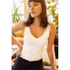 Женская белая летняя трикотажная блузка с шестью отверстиями спереди и сзади V