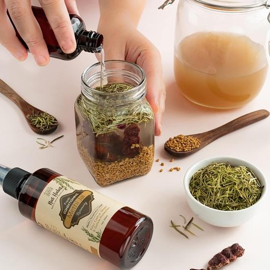 Готовая к применению паста из хны Nat Habit с розмарином Methi Jal — идеальный выбор для придания волосам насыщенного темно-коричневого цвета и ускорения роста