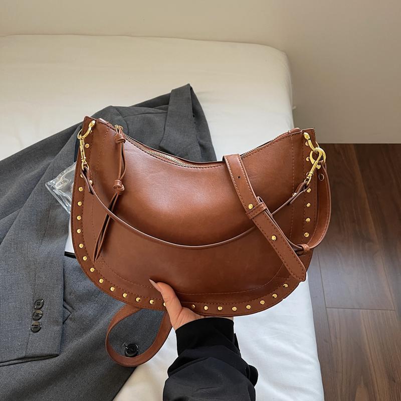 Сумка через плечо с заклепками Женская винтажная сумка под мышку Дорожная сумка на плечо
