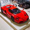 1:24 ENZO Спортивный автомобиль из сплава Модель Литье под давлением Металлические гоночные транспортные средства Модель автомобиля Звук и свет Симуляция Коллекция Детская игрушка Подарок