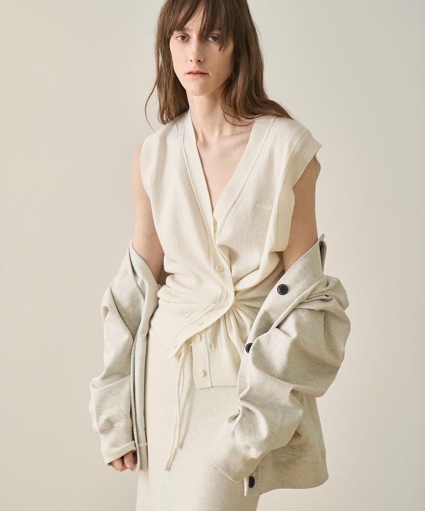 GRIDAJ Fine Wool V-Neck Button Vest _ Ivory